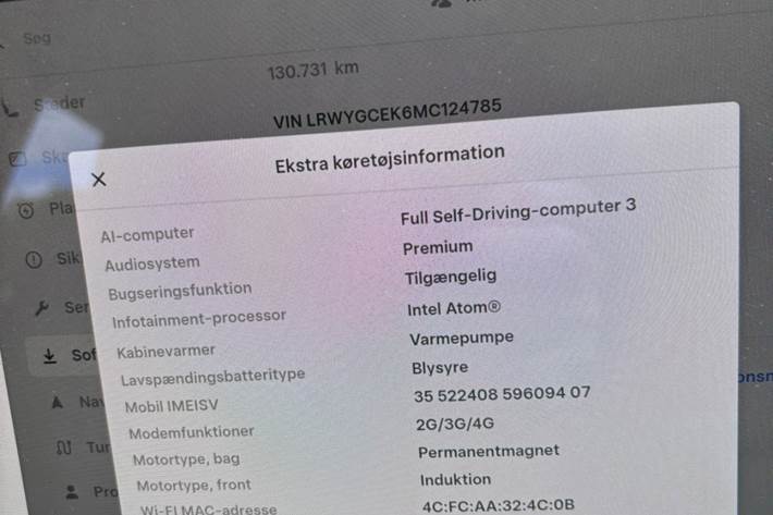 Grå Tesla Model Y fra 2021