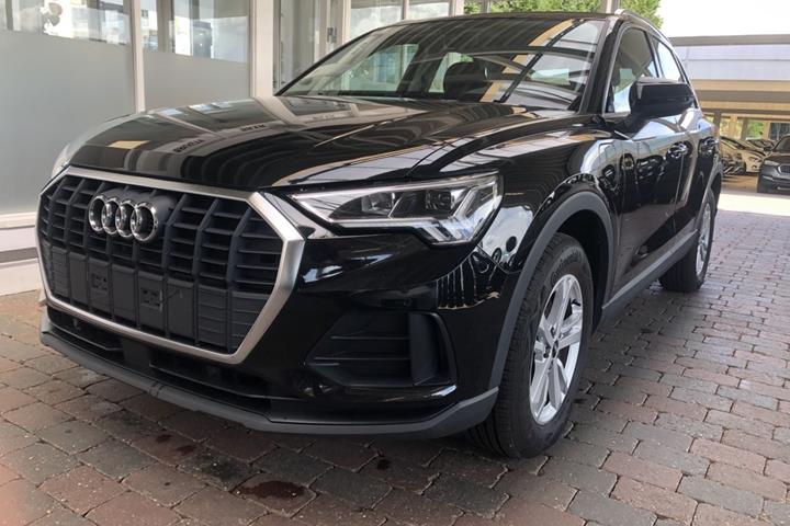Sort Audi Q3 fra 2022 set udefra