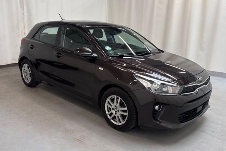Sort Kia Rio fra 2017 set udefra