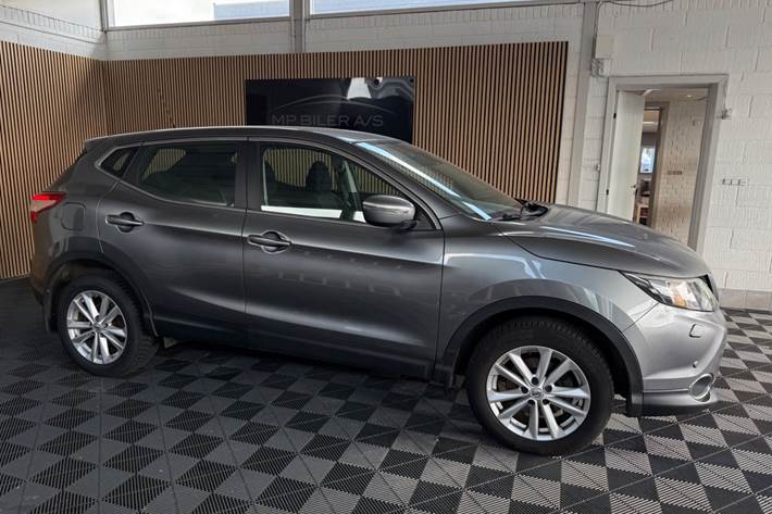 Grå Nissan Qashqai fra 2014