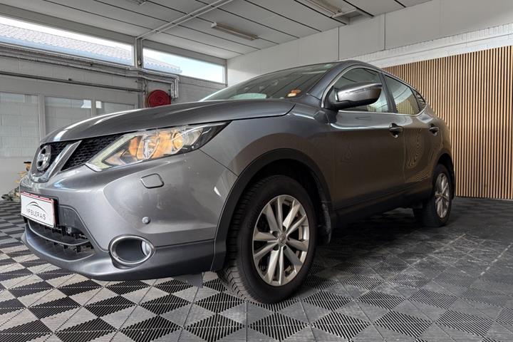 Grå Nissan Qashqai fra 2014