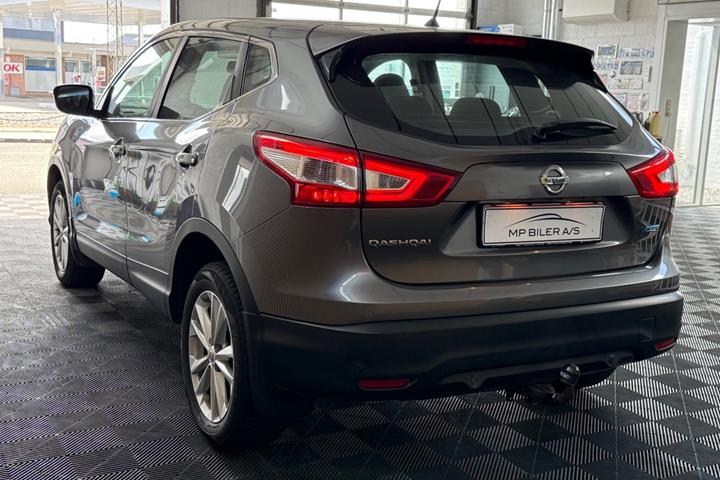 Grå Nissan Qashqai fra 2014