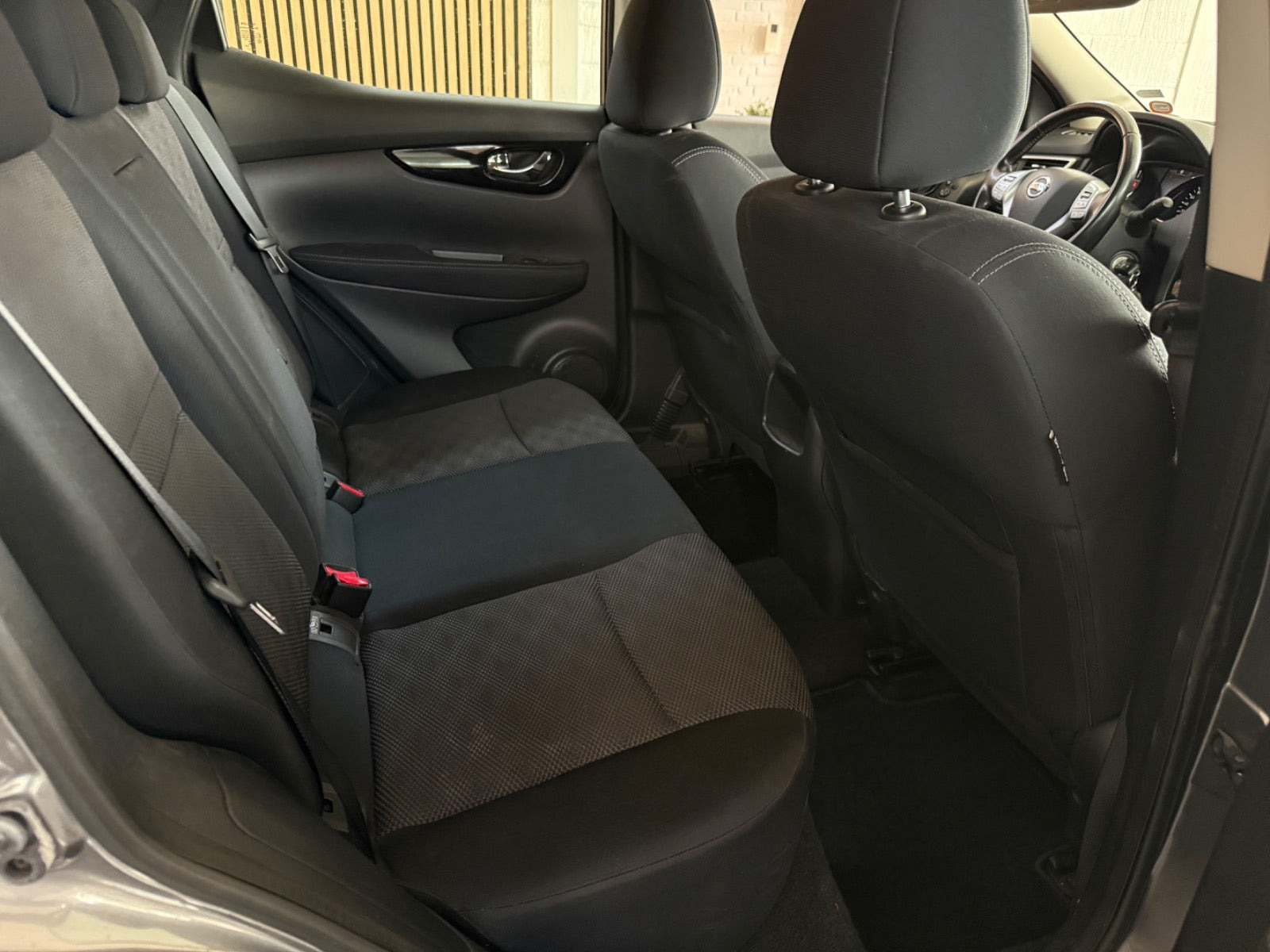 Grå Nissan Qashqai fra 2014
