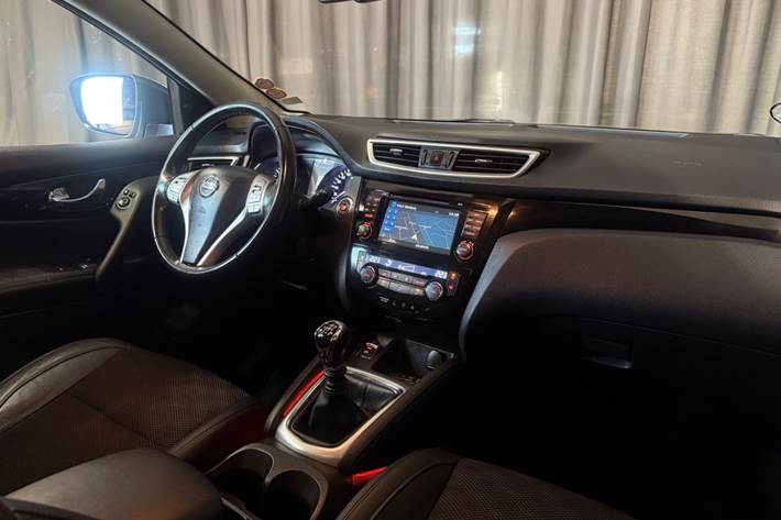 Hvid Nissan Qashqai fra 2016