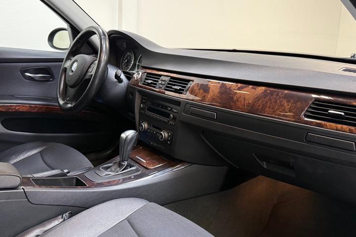 Sølv BMW 335Xi fra 2007