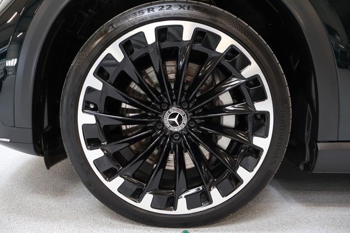 Grøn Mercedes EQE350+ SUV fra 2024