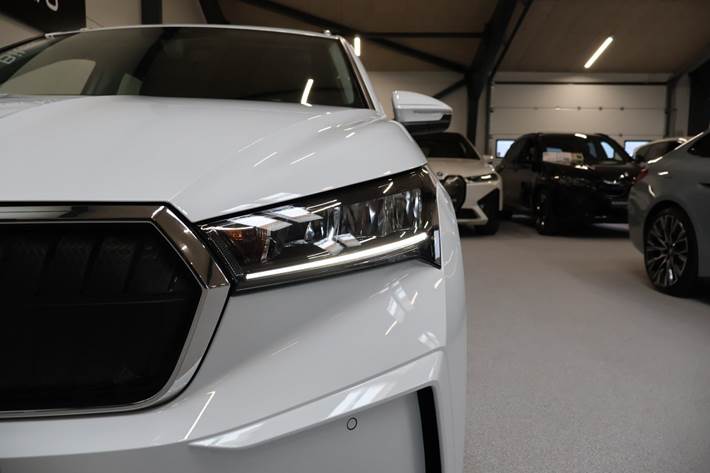 Hvid Skoda Enyaq fra 2021
