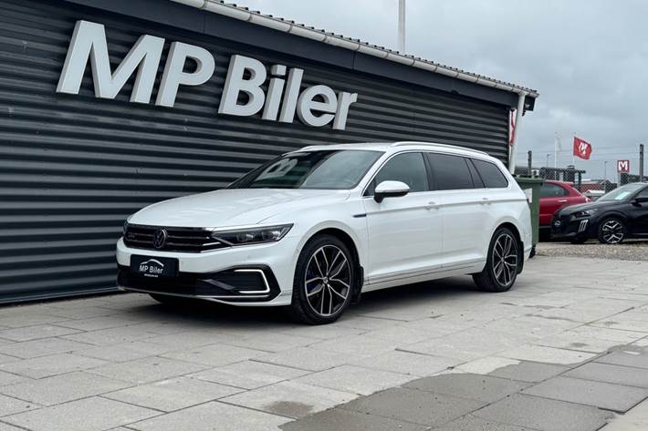 Hvid VW Passat fra 2020