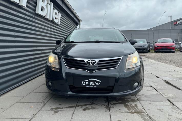 Sort Toyota Avensis fra 2011