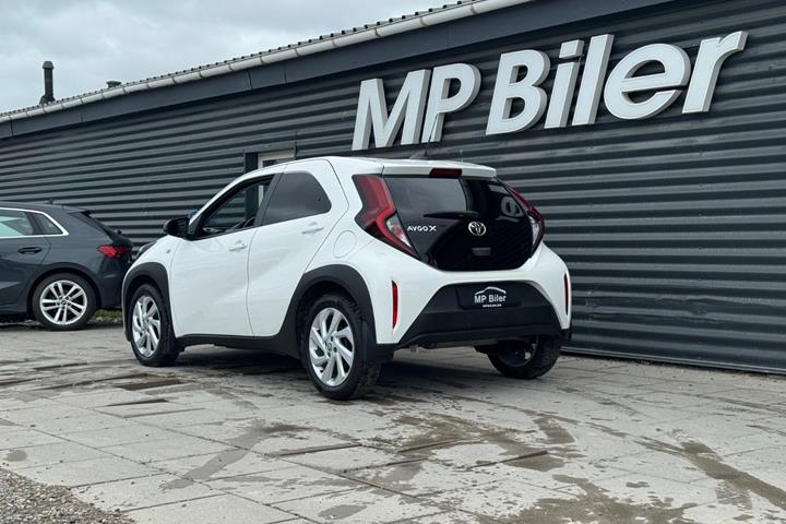 Hvid Toyota Aygo X fra 2022