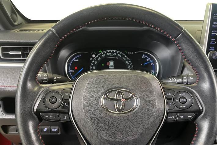 Rød Toyota RAV4 fra 2021