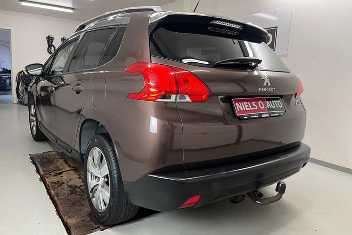 Brun Peugeot 2008 fra 2014