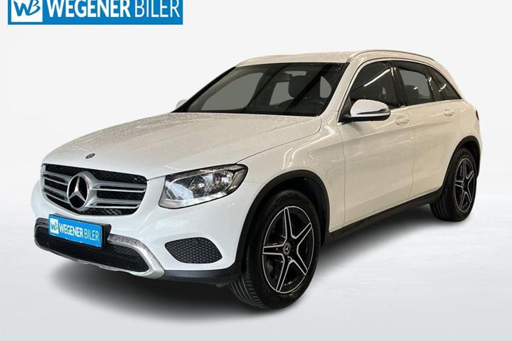 Hvid Mercedes GLC250 fra 2016 set udefra