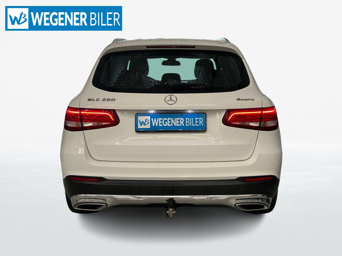 Hvid Mercedes GLC250 fra 2016