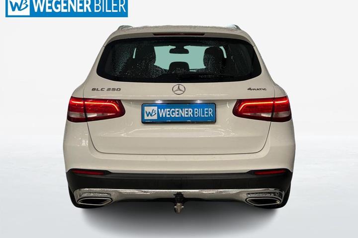 Hvid Mercedes GLC250 fra 2016
