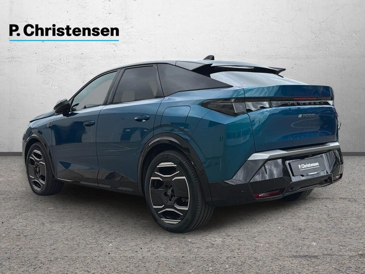 Blå Peugeot e-3008 fra 2024