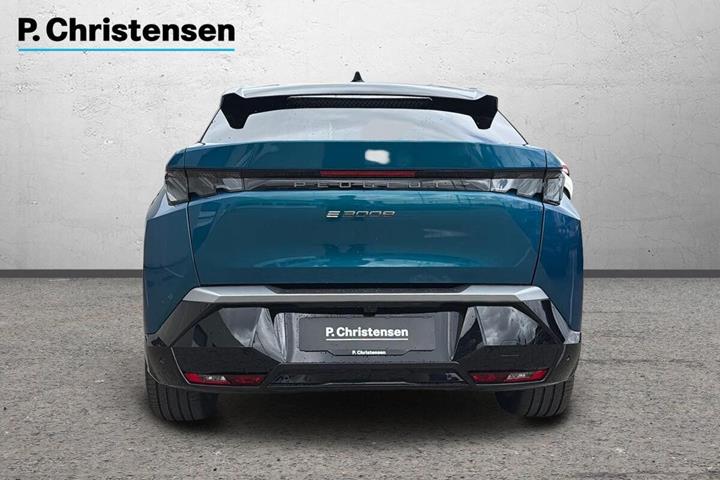 Blå Peugeot e-3008 fra 2024