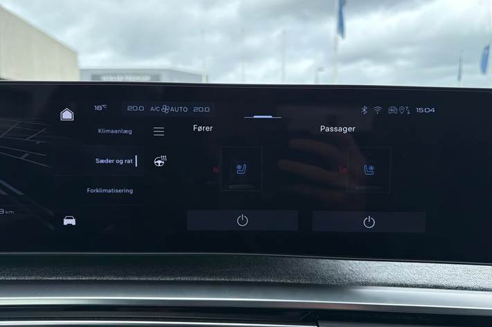 Blå Peugeot e-3008 fra 2024