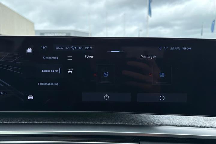 Blå Peugeot e-3008 fra 2024