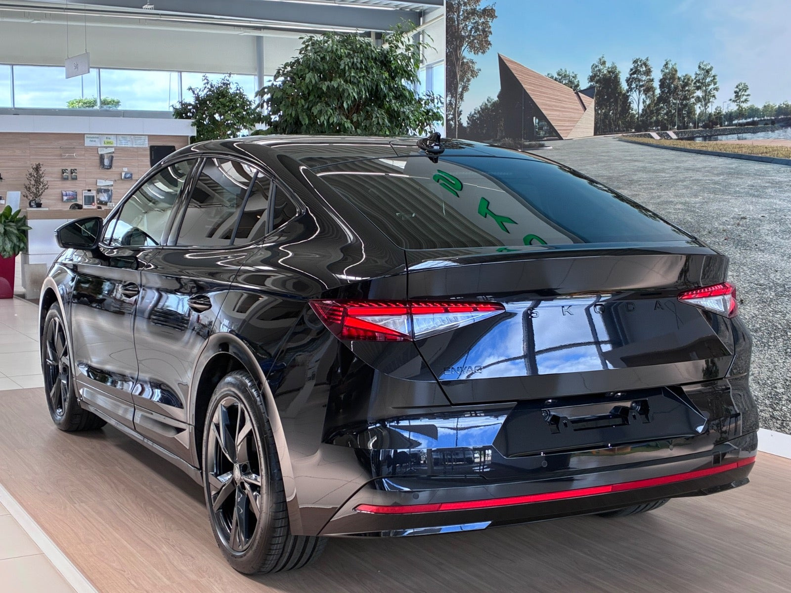 Sort Skoda Enyaq fra 2026