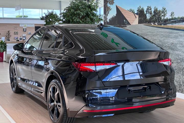 Sort Skoda Enyaq fra 2026