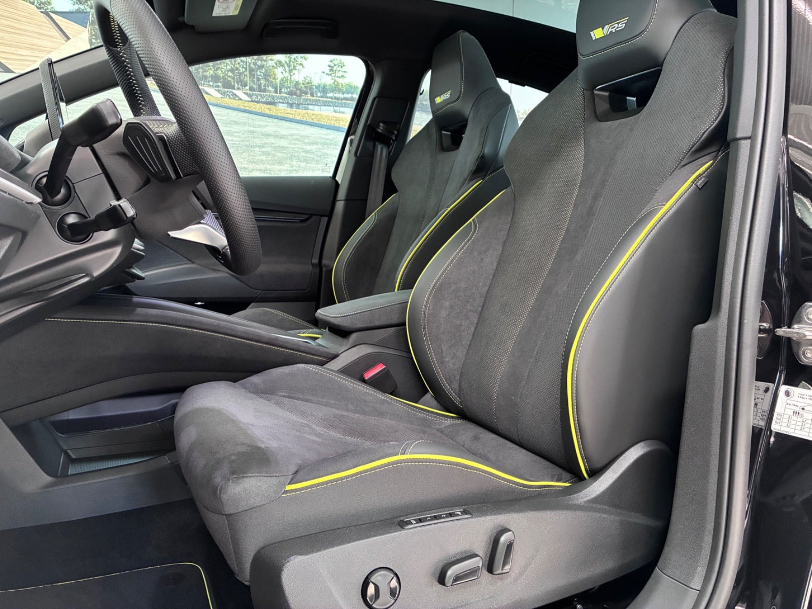 Sort Skoda Enyaq fra 2026
