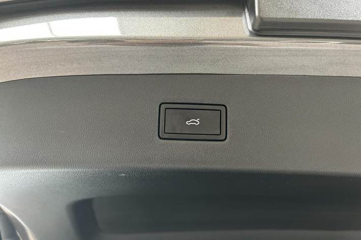 Grå Ford Explorer fra 2025