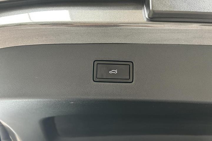 Grå Ford Explorer fra 2025