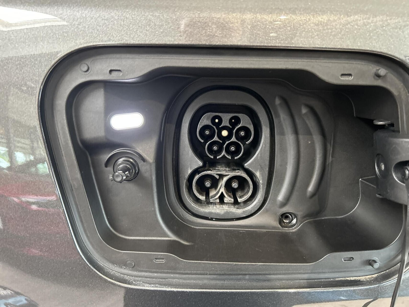 Grå Ford Explorer fra 2025