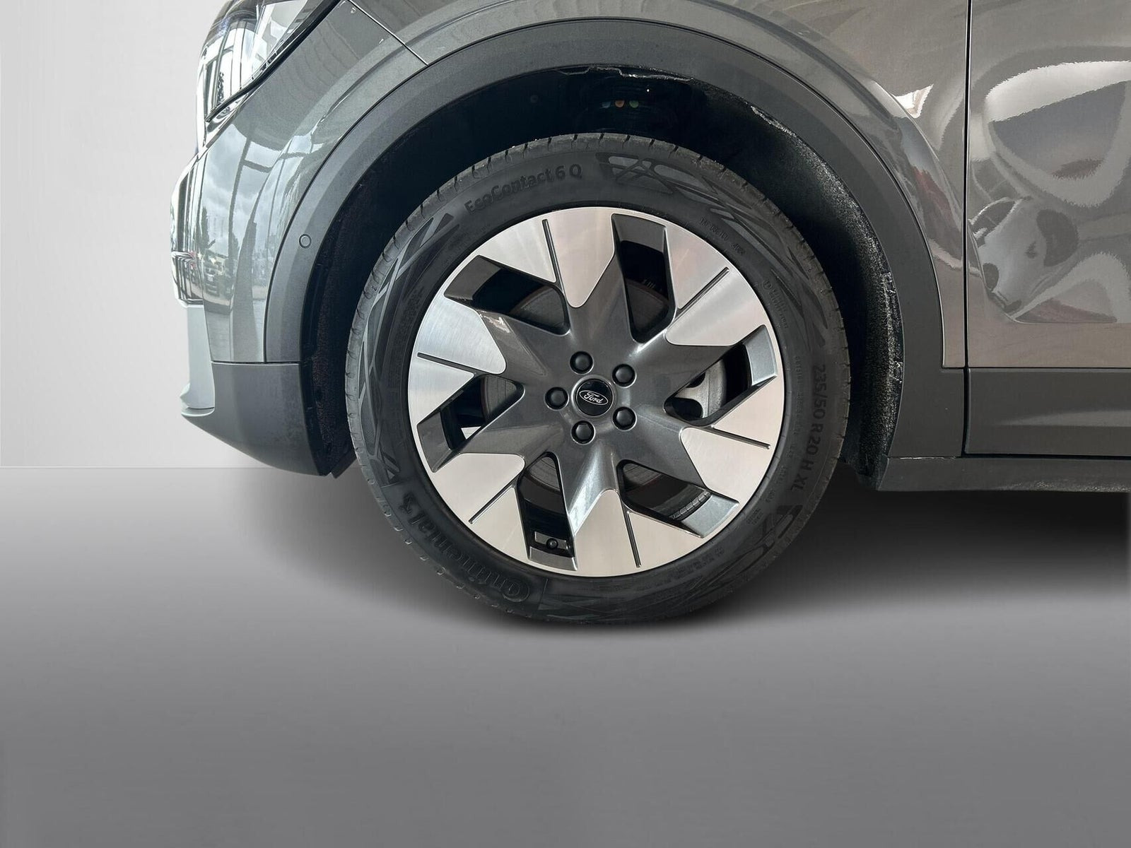 Grå Ford Explorer fra 2025