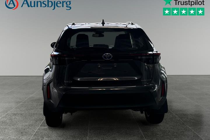 Grå Toyota Yaris Cross fra 2022