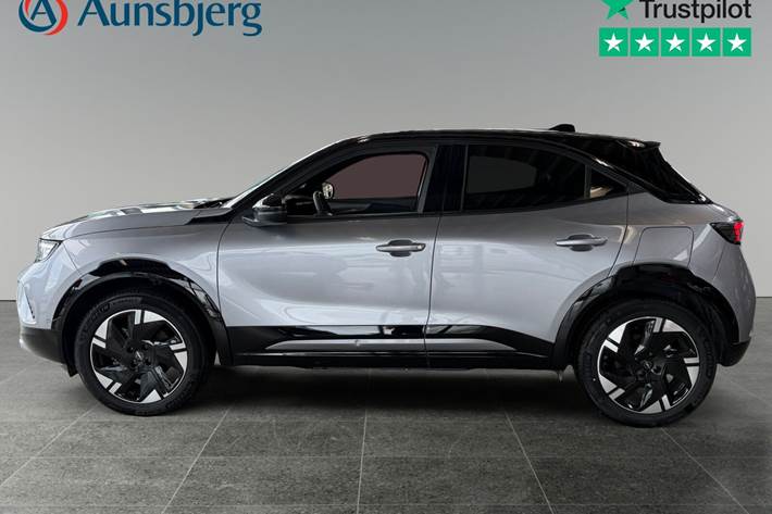 Grå Opel Mokka-e fra 2025