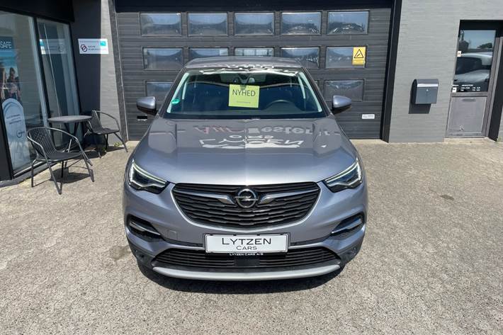 Sølv Opel Grandland X fra 2018