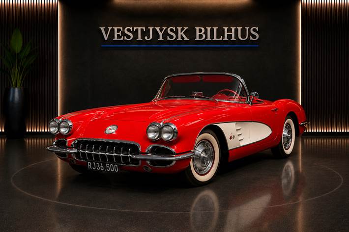 Rød Chevrolet Corvette fra 1960