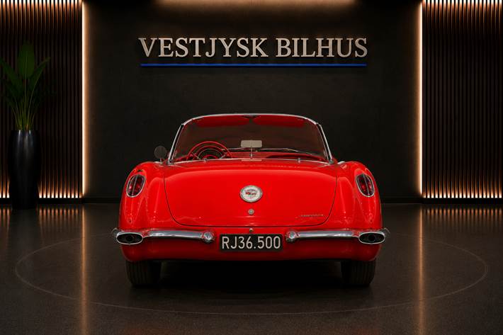 Rød Chevrolet Corvette fra 1960