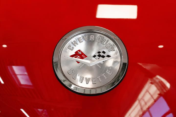 Rød Chevrolet Corvette fra 1960