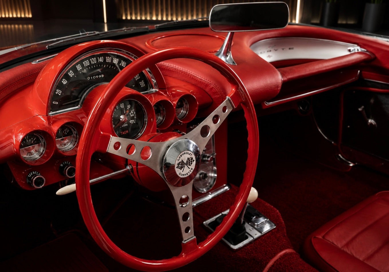 Rød Chevrolet Corvette fra 1960