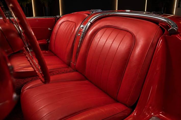 Rød Chevrolet Corvette fra 1960