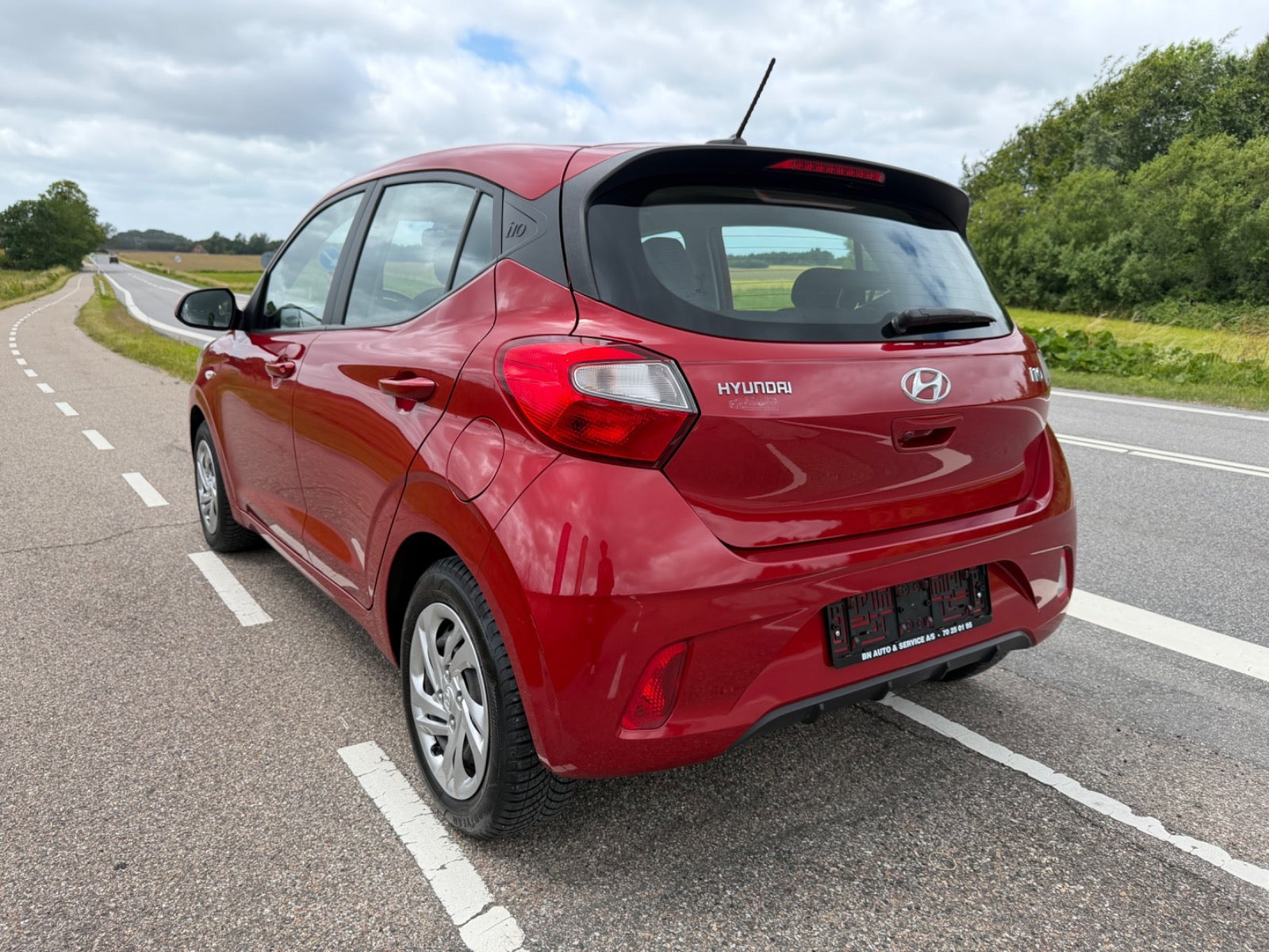 Rød Hyundai i10 fra 2021