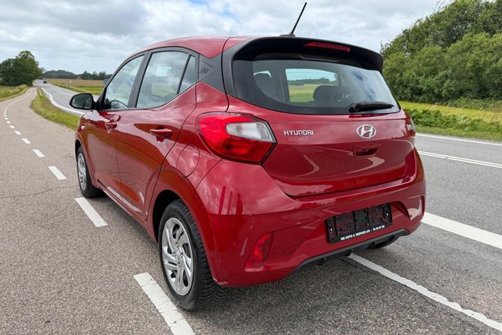 Rød Hyundai i10 fra 2021