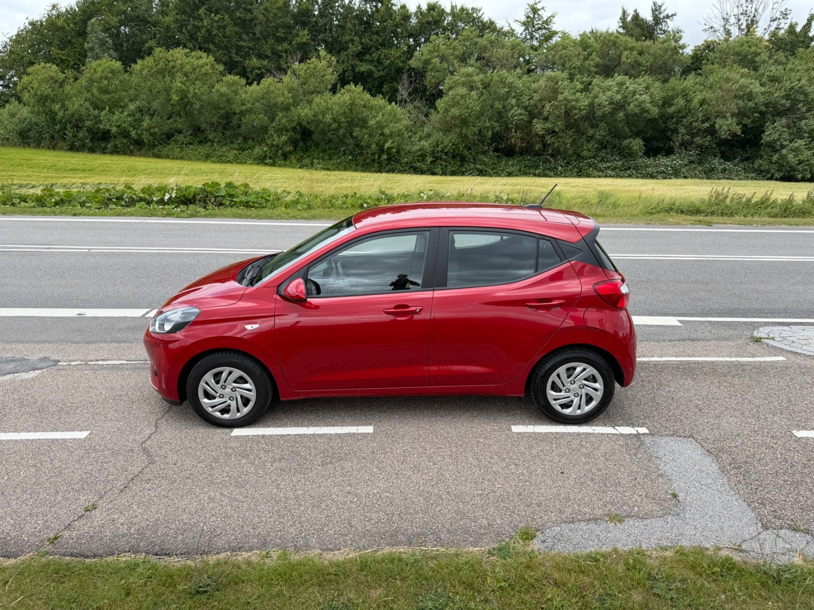 Rød Hyundai i10 fra 2021