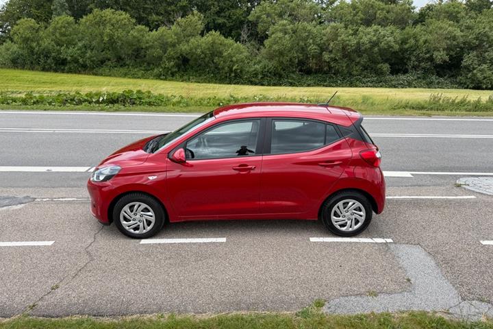 Rød Hyundai i10 fra 2021