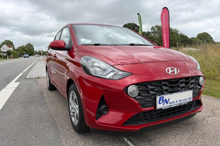 Rød Hyundai i10 fra 2021