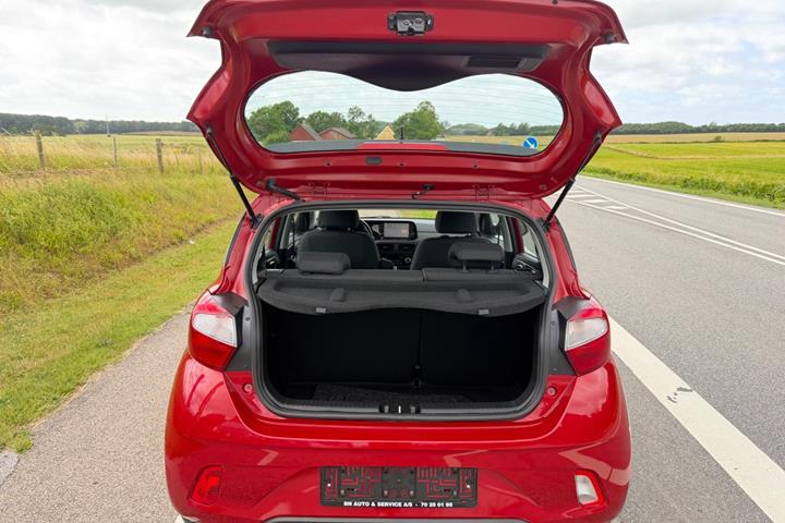 Rød Hyundai i10 fra 2021