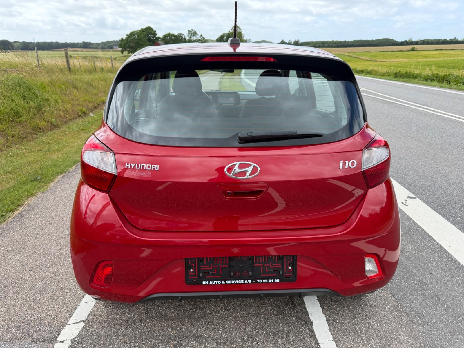 Rød Hyundai i10 fra 2021
