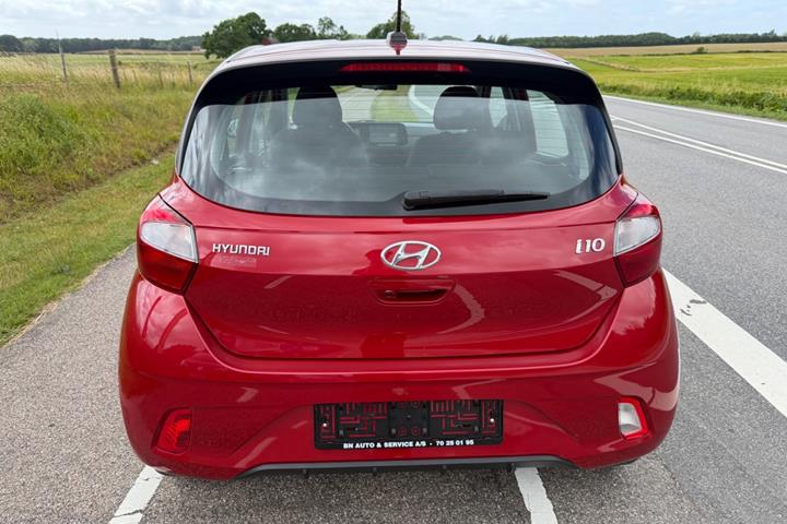 Rød Hyundai i10 fra 2021