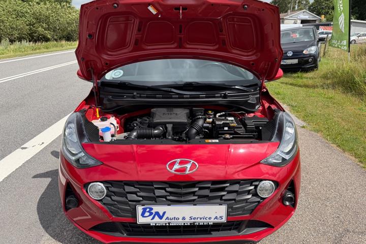Rød Hyundai i10 fra 2021