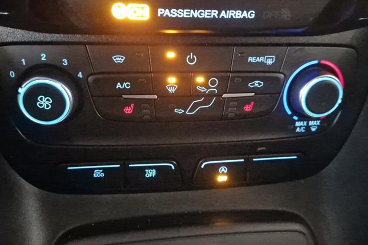 Hvid Ford Transit Connect fra 2021