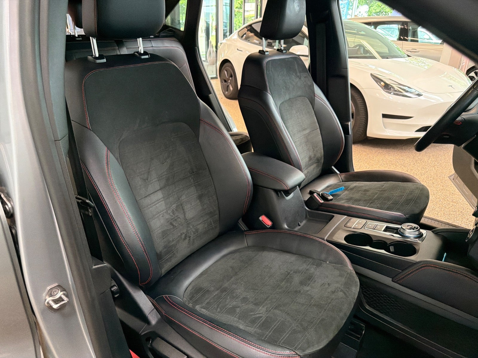 Sølv Ford Kuga fra 2022