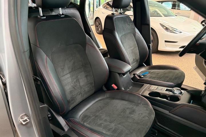 Sølv Ford Kuga fra 2022